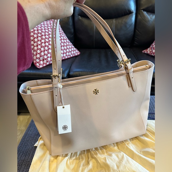 Tory Burch Bags Tory Burch Buckle Adjustabke Tote Bag In Light Oak